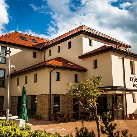 Ezuesthid Hotel Veszprém Exterior foto