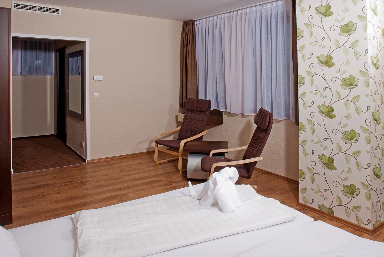 Ezuesthid Hotel Veszprém Exterior foto