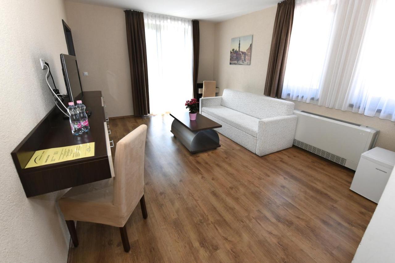 Ezuesthid Hotel Veszprém Exterior foto