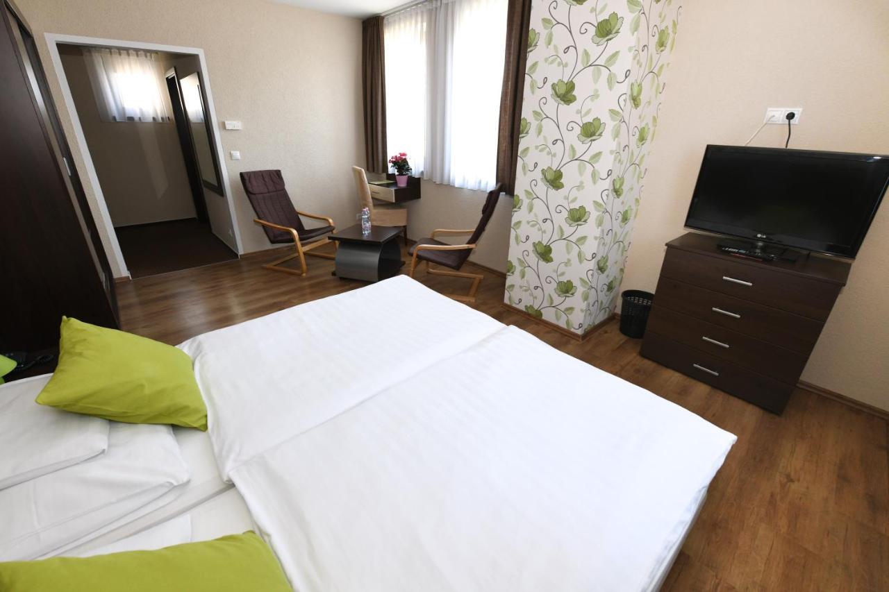 Ezuesthid Hotel Veszprém Exterior foto