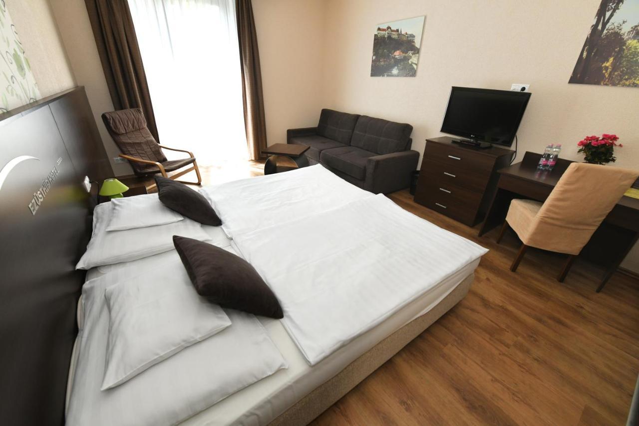 Ezuesthid Hotel Veszprém Exterior foto